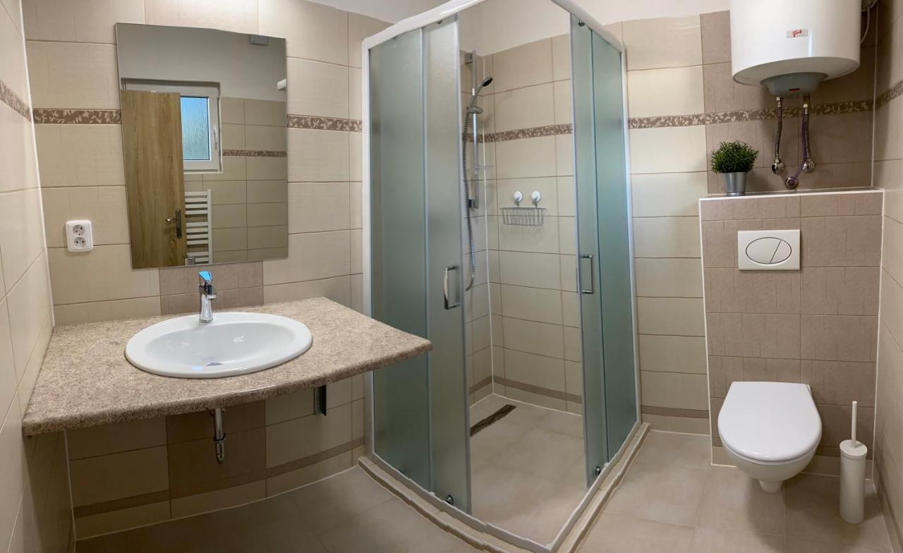 Apartmány Nad Parkem Broumov Exterior foto